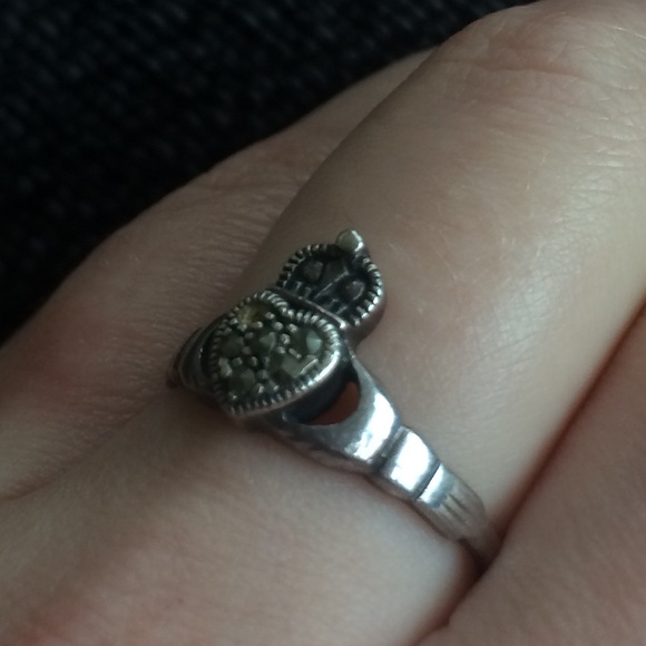 Claddagh ring 925 stamped silver. - Picture 5 of 8